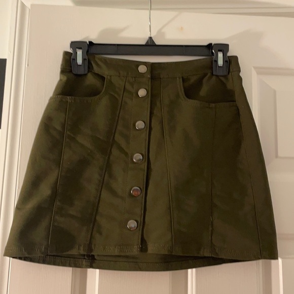 Green fitted mini skirt - Picture 1 of 2